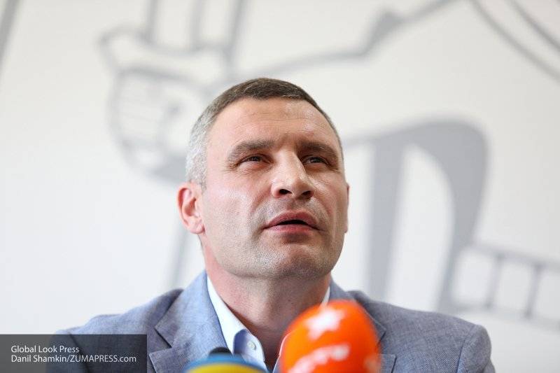 Члены партии "Слуга народа" попросят Зеленского упразднить вторую должность Кличко