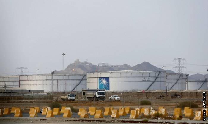 Трамп разрешил открыть резервы США для стабилизации рынка нефти после атак в Саудовской Арави