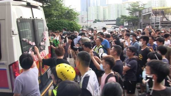 Столкновение протестующих произошло в Гонконге