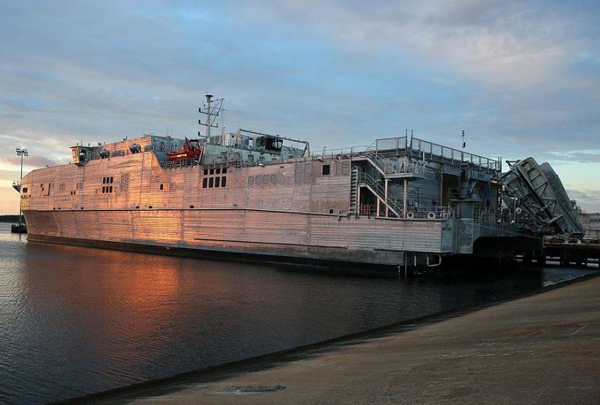 В акватории Черного моря замечен экспедиционный корабль ВМС США