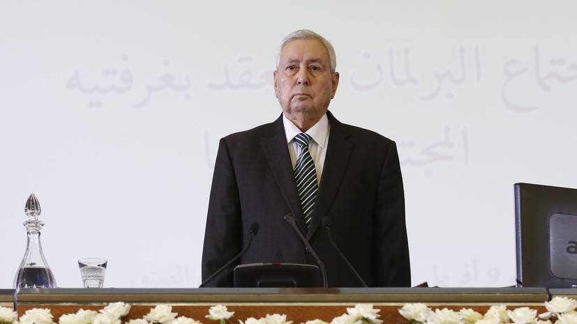В Алжире выборы президента назначили на 12 декабря