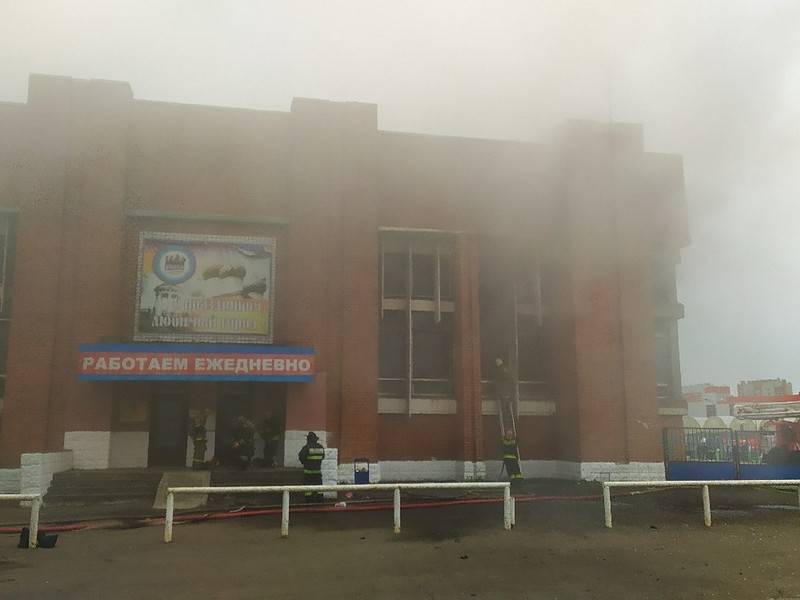 Человек пострадал при пожаре на рынке Ярославля