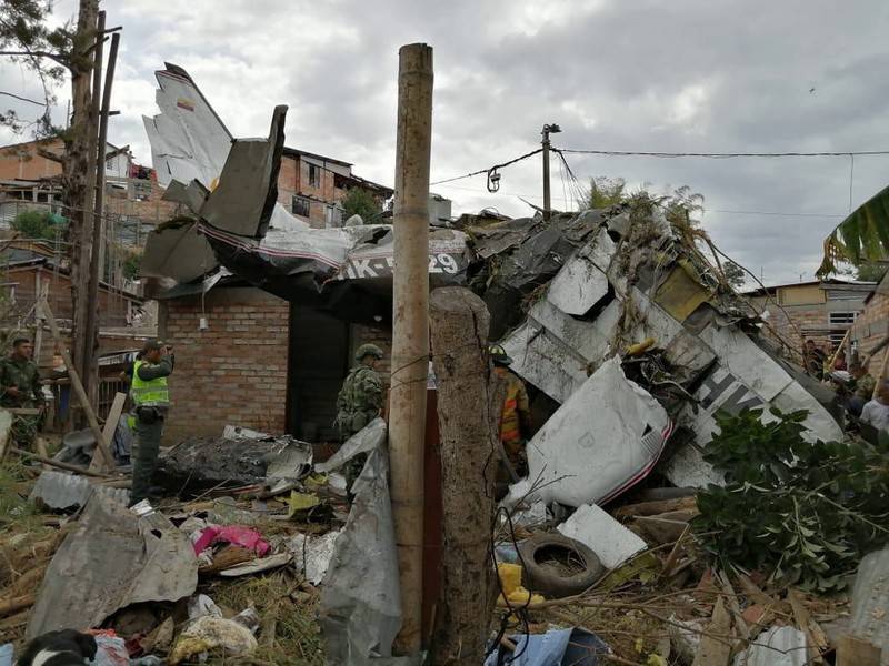Семеро погибли при падении самолёта в Колумбии