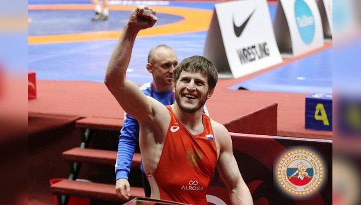 Манцигов принес России первое золото на чемпионате мира по борьбе