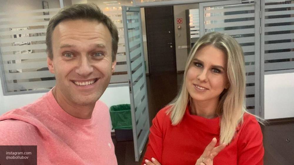 Навальный и Соболь пережидают обыски своих штабов на дорогих курортах Калифорнии и Кипра