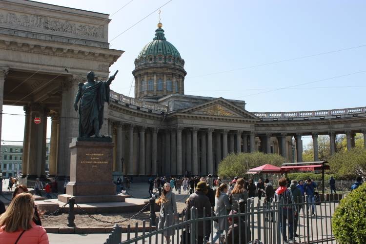 Половина петербуржцев предпочла провести летний отпуск в городе
