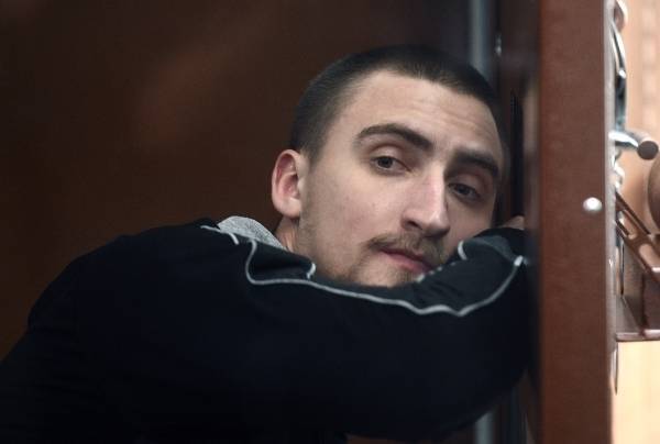 Суд признал виновным напавшего на бойца ОМОНа на акции в Москве 3 августа