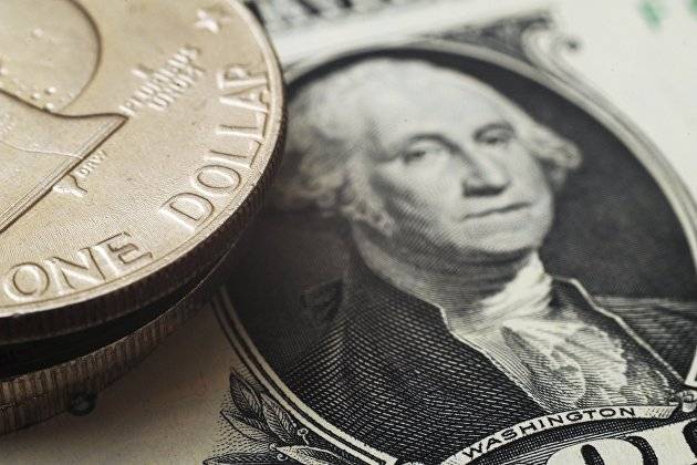 Доллар опустился ниже 64 рублей, впервые с 1 августа