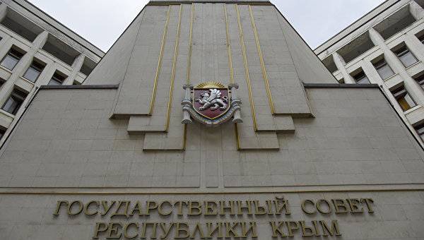 Избирком Крыма передал мандаты Аксенова, Жириновского и Шперова