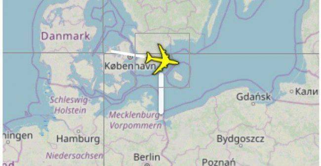 Разведывательный самолет ВВС США летит в Московскую область