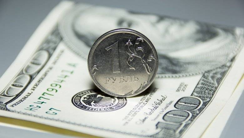 Курс доллара и евро резко понизились к рублю из-за повышения цен на нефть