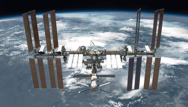 Российские специалисты провели коррекцию орбиты МКС