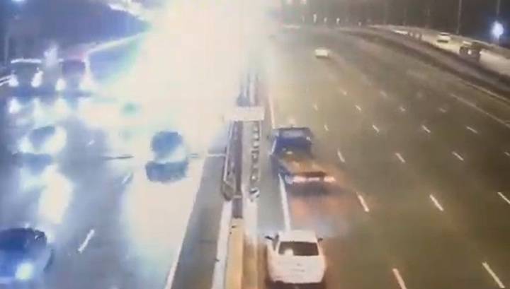 Момент гибели таксиста на МКАД в Москве попал на видео
