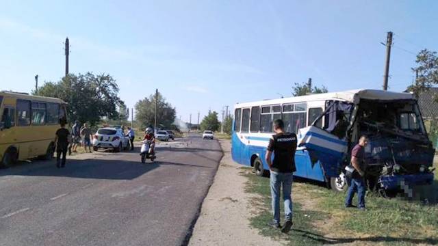 Две маршрутки столкнулись под Одессой, пострадали 19 человек