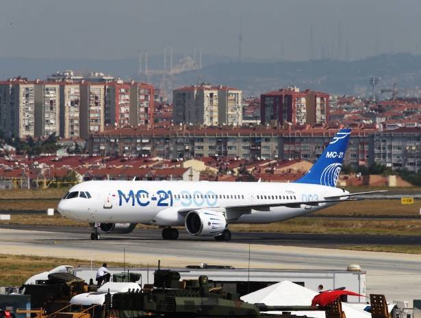 МС-21-300 впервые прилетел в Стамбул
