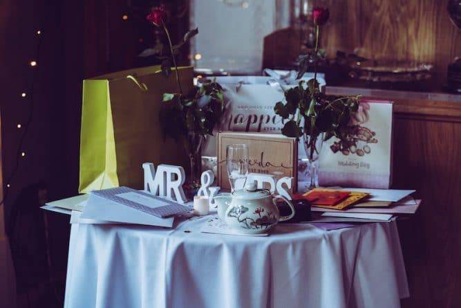 Невеста потребовала, чтобы гости потратили на свадебные подарки «как минимум» $400