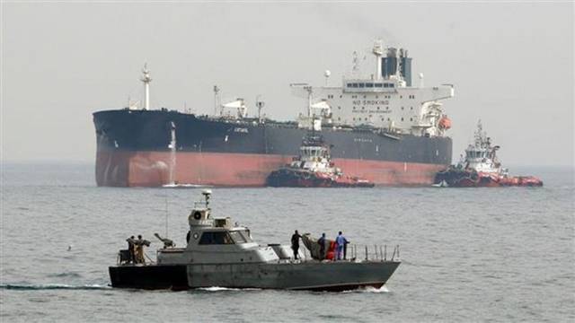 В Иране арестован танкер, следовавший в ОАЭ