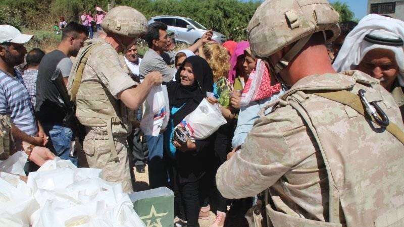 Российские военные привезли гуманитарную помощь жителям села в провинции Алеппо