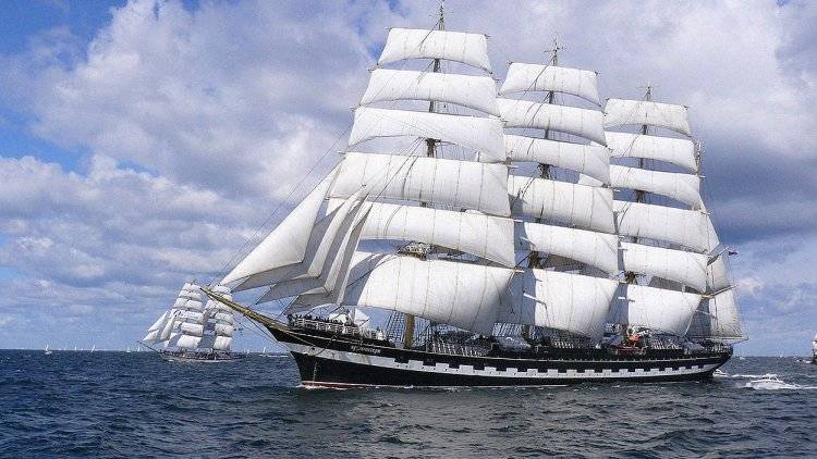 Российский парусник «Крузенштерн» подготавливают к трансатлантическому плаванию