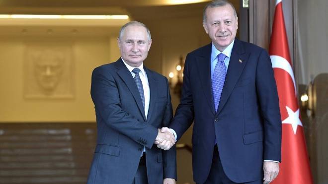 Путин пригласил Эрдогана на Российскую энергетическую неделю