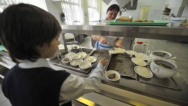 Новый проект расскажет крымчанам, чем кормят их детей в школе и детсаду