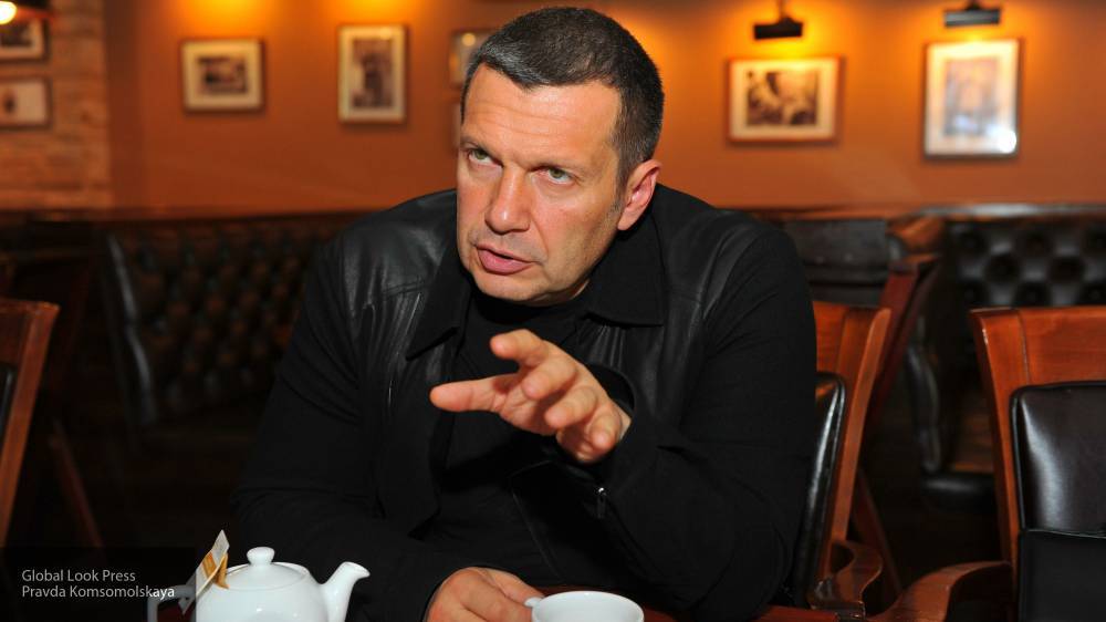 После побега Навального в США его можно сдавать «в утиль», заявил Соловьев