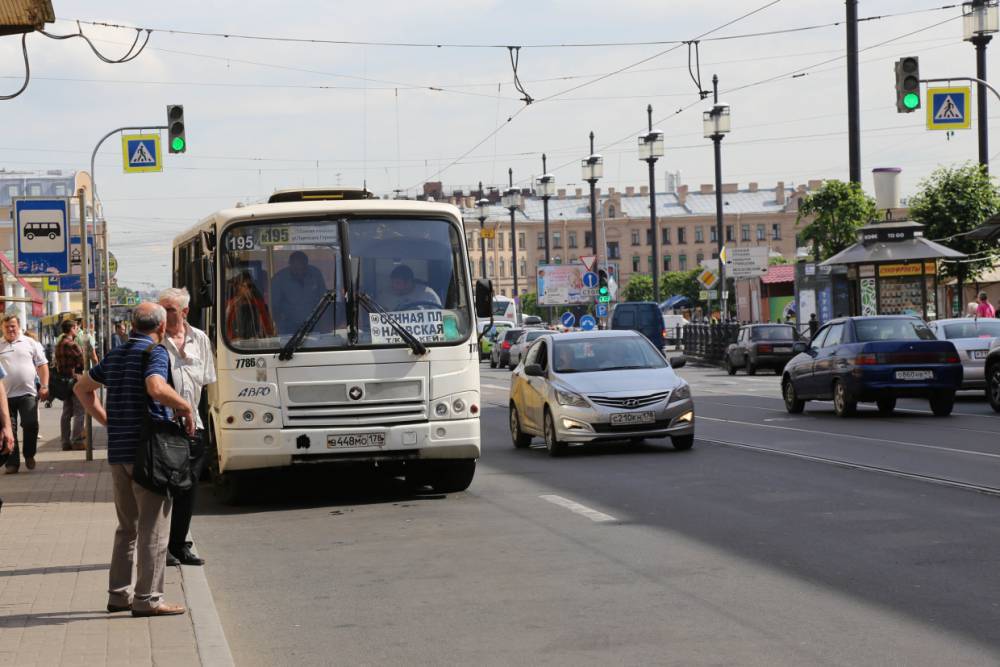 Эксперт поддержал идею заменить коммерческие маршрутки в Петербурге на автобусы