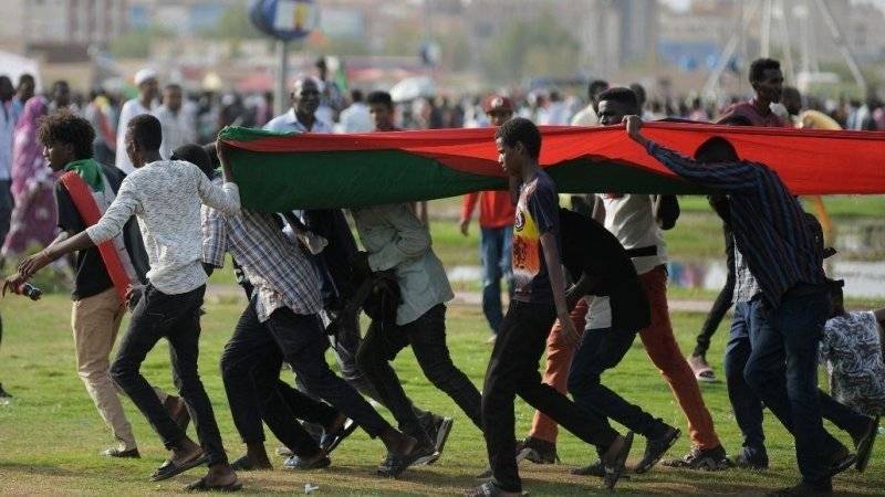 Премьер Судана обсудит в США исключение страны из списка спонсоров терроризма