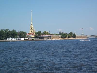 В Санкт-Петербурге закрыли затворы дамбы из-за угрозы наводнения
