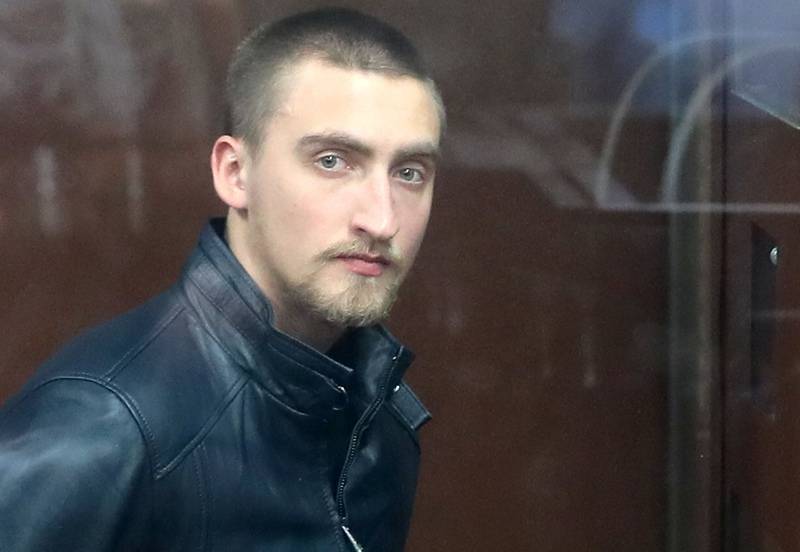 Суд приговорил Павла Устинова к 3,5 годам колонии за нападение на омоновца