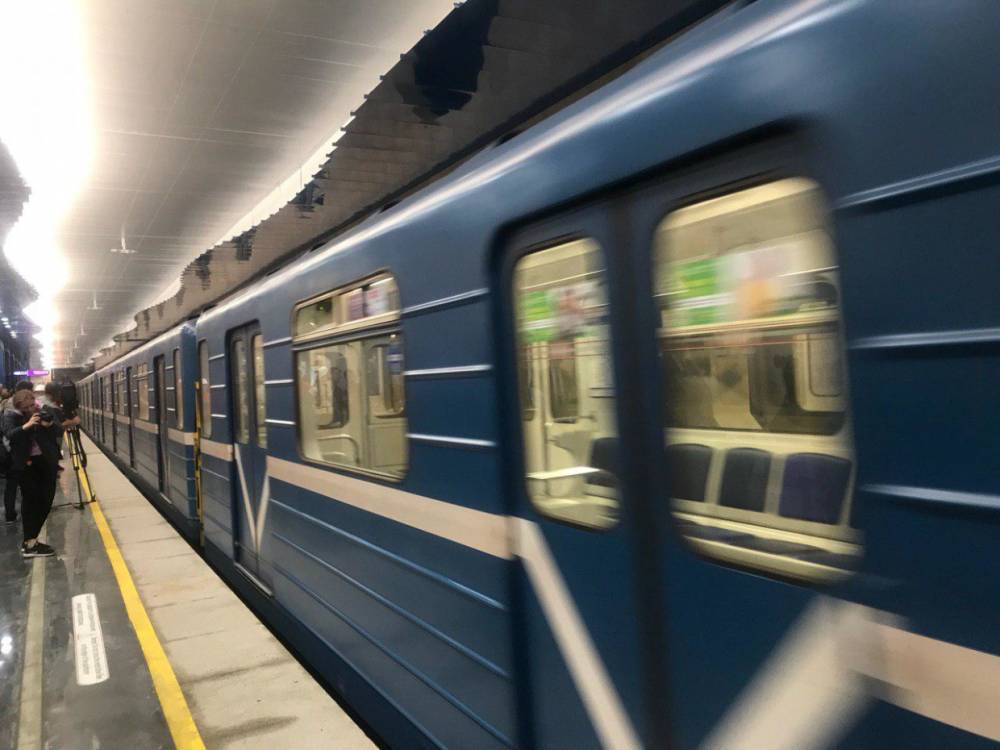 Жителям Петербурга предложили ответить, насколько им нужен ночной общественный транспорт