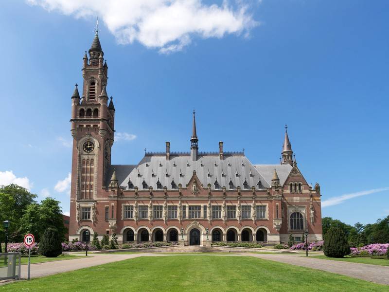 Суд в Гааге согласился рассмотреть доводы РФ по делу ПриватБанка