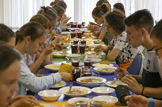 Правительство поддержало законопроект о горячем питании школьников