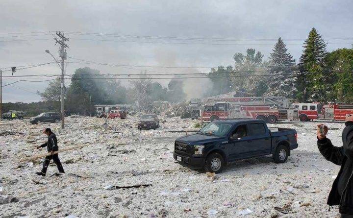 Мощный взрыв газа разнес интернат в США, погиб один пожарный