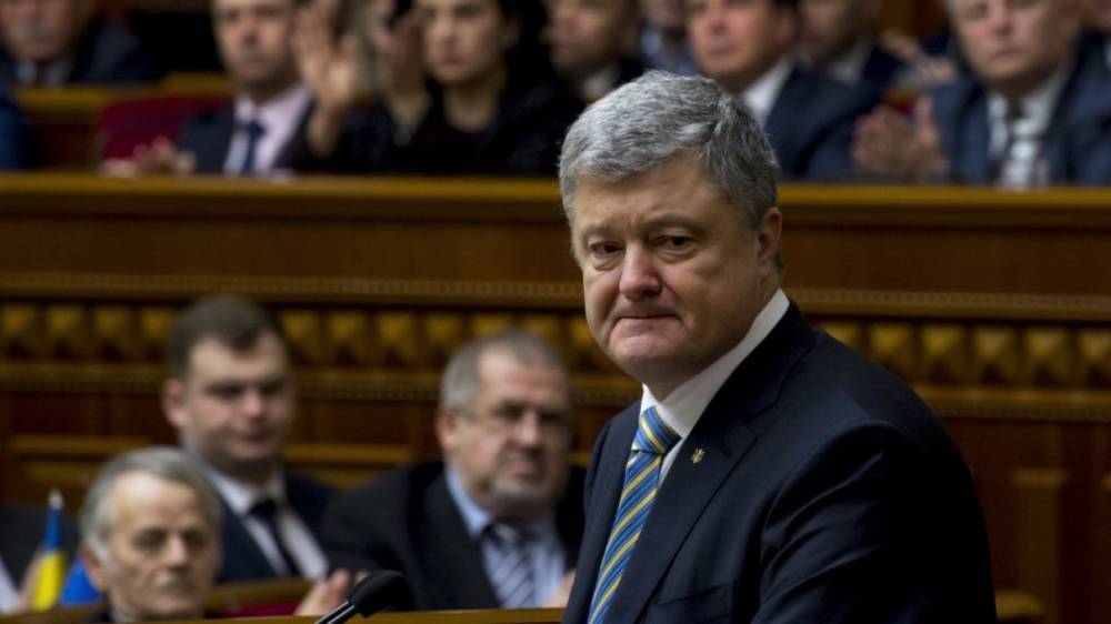 Украинцы подняли на смех уснувшего на заседании Рады Порошенко