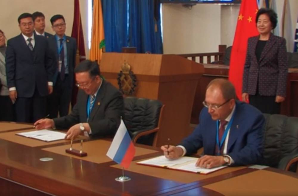 В Петербурге подписали ряд соглашений по гуманитарному сотрудничеству между Россией и Китаем