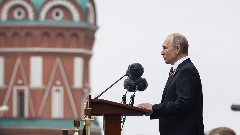 Беглый либерал: Путин воплощает идею пострашнее Русского мира