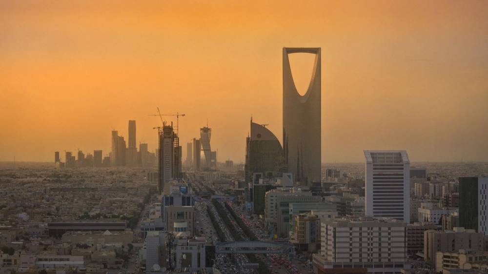 Власти Саудовской Аравии намерены на треть восстановить добычу нефти к 16 сентября