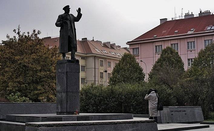 В Праге развернулась борьба за памятник маршалу Коневу