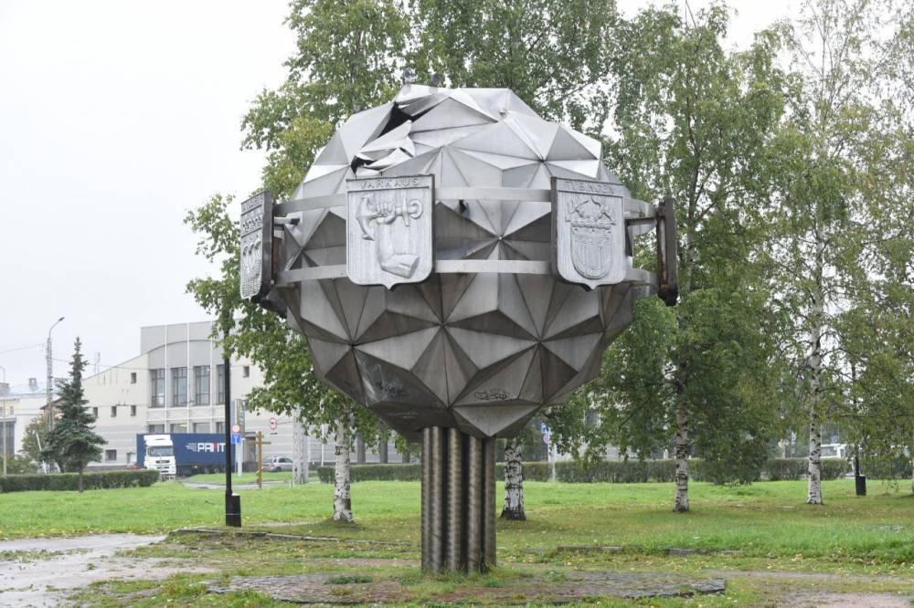 Мэрия Петрозаводска: автор скульптуры «Дерево дружбы» не возражает против ее переноса на набережную