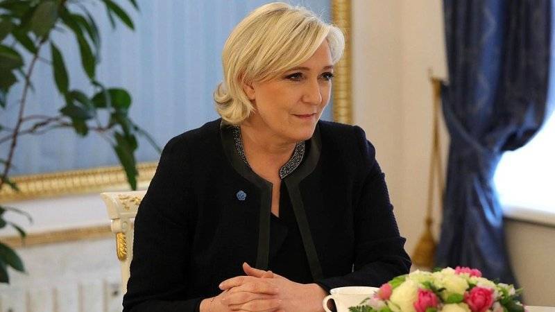 Марин Ле Пен может поучаствовать в президентских выборах-2022 во Франции
