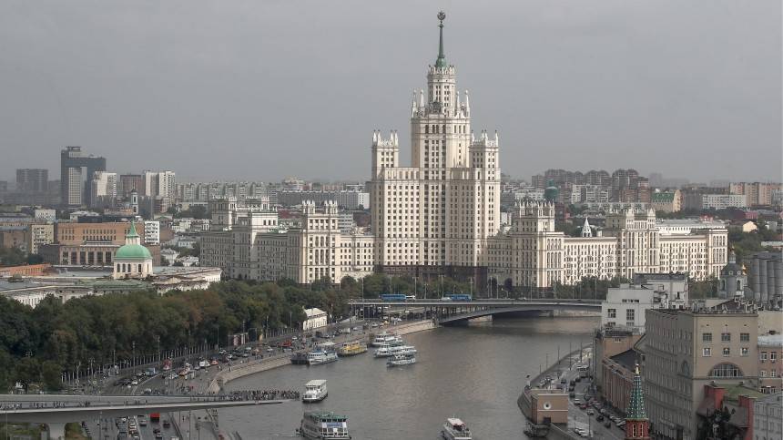 Москва и Петербург возглавили список городов, куда стремится молодежь