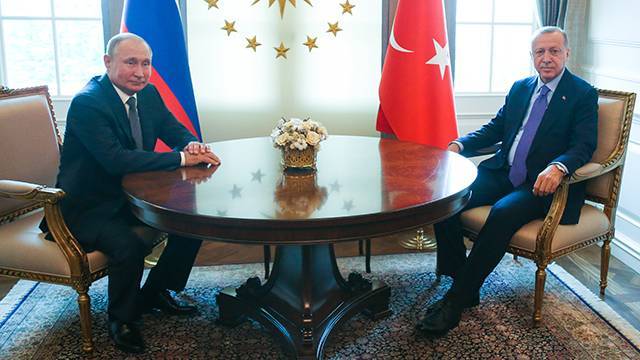 Путин обсудил с Эрдоганом ситуацию в сирийском Заевфратье