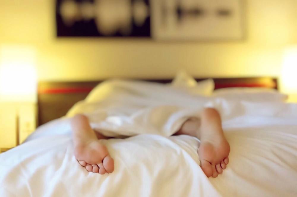 Эксперты объяснили, какие позы для сна вредят здоровью