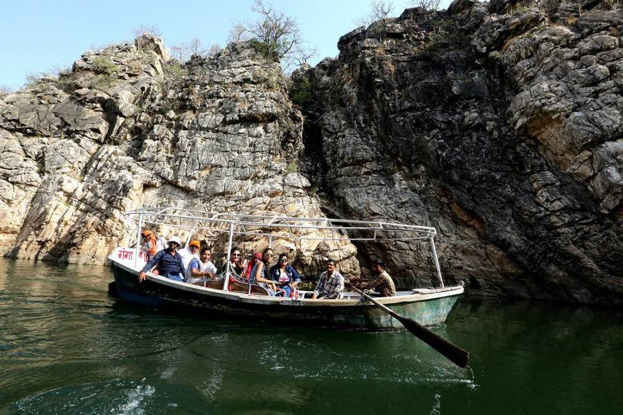 Нарендра Моди - В Индии перевернулась лодка с туристами - m24.ru - Севастополь - India - штат Андхра-Прадеш