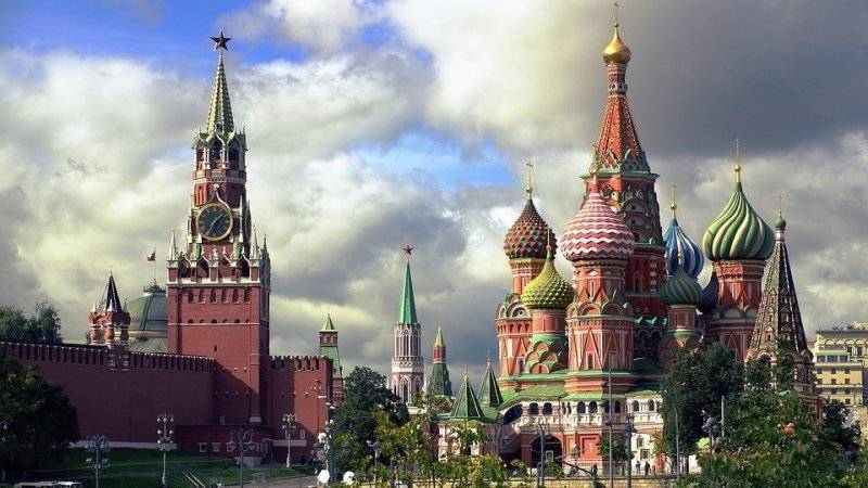 Москва и Петербург возглавили список городов, куда стремится переехать молодежь