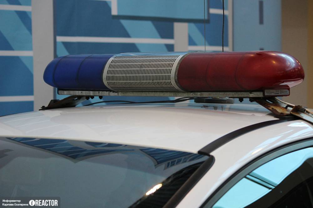 BMW ночью врезался в дорожное ограждение на 23-м километре ЗСД в Петербурге
