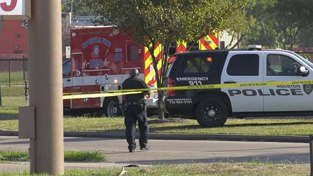 Вооруженного мужчину застрелили возле начальной школы в Хьюстоне