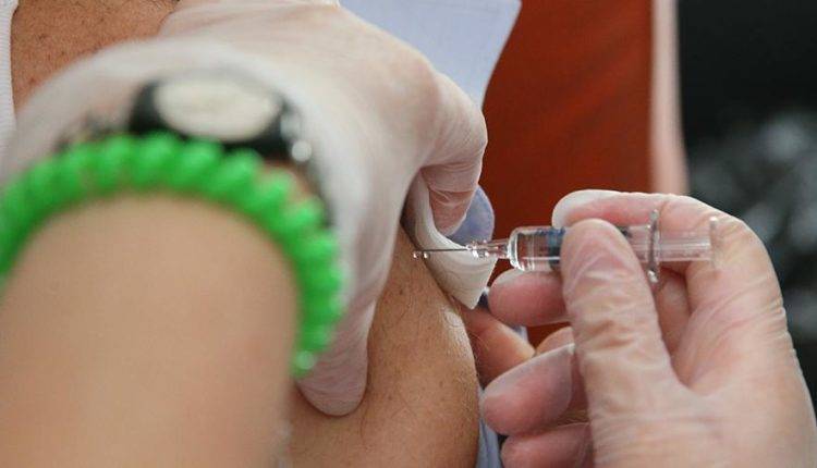 В Депздраве развенчали мифы о вреде вакцинации