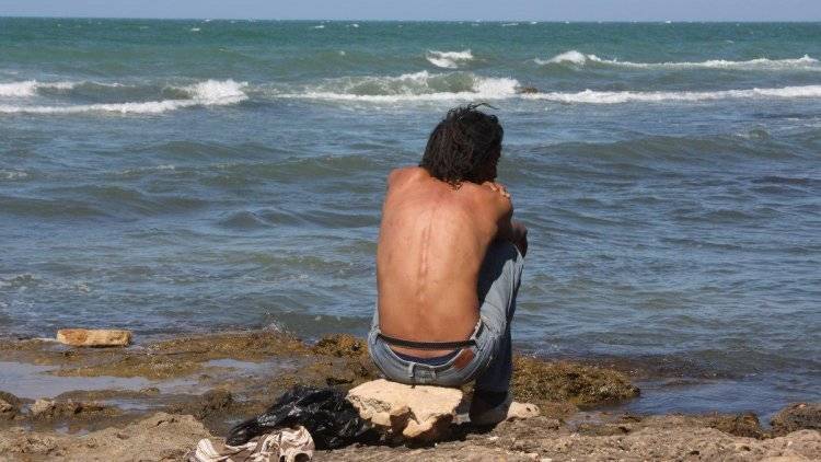 Судно с мигрантами затонуло у берегов Туниса, погибли как минимум два человека